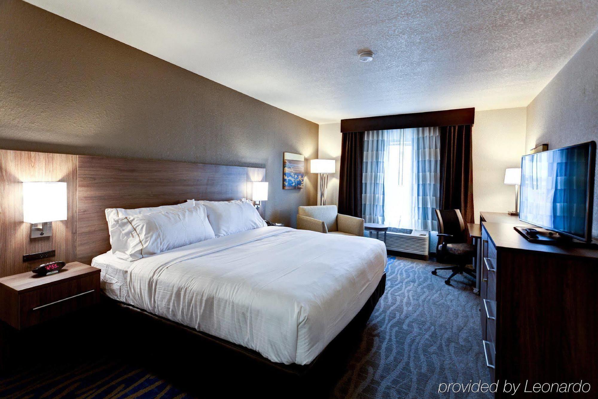 Holiday Inn Express & Suites Great Bend By Ihg Exterior foto
